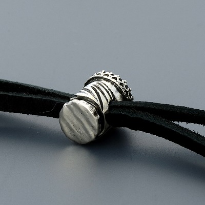 レザーコードネックレス