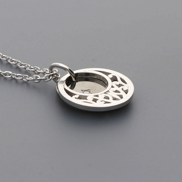 シルバーネックレス