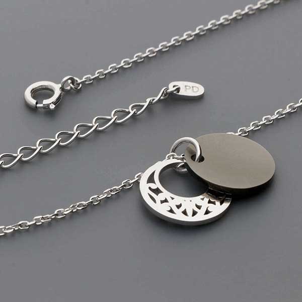 シルバーネックレス