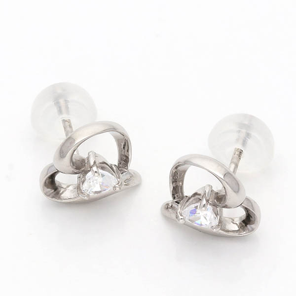 シルバースタッドピアス