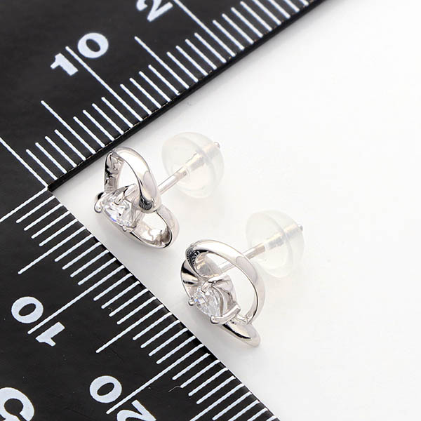 シルバースタッドピアス