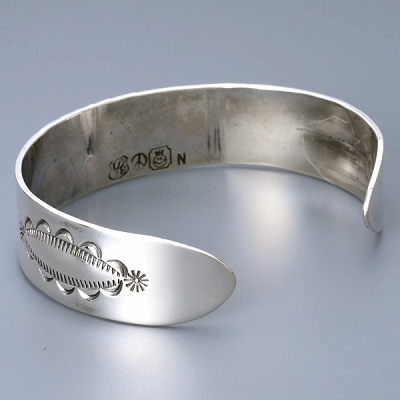 シルバーバングル