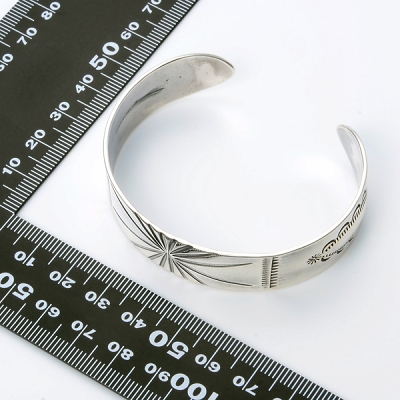 シルバーバングル