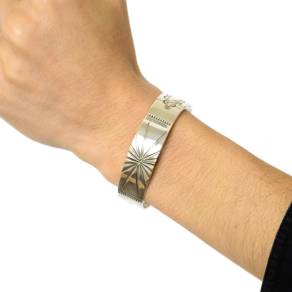 シルバーバングル