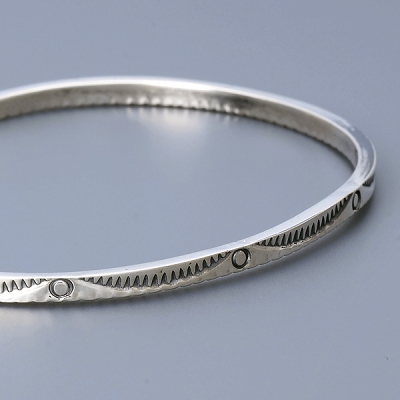 シルバーバングル