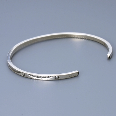 シルバーバングル