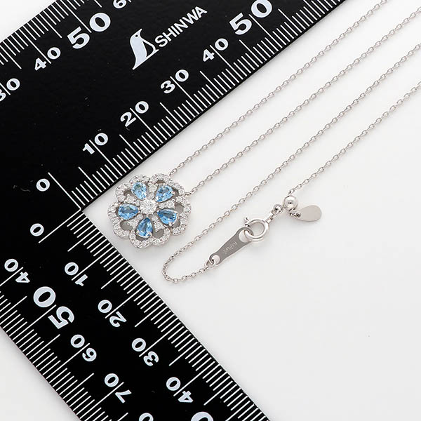 ホワイトゴールドネックレス