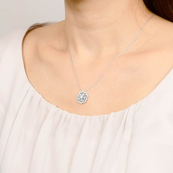 ホワイトゴールドネックレス