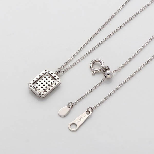 ホワイトゴールドネックレス