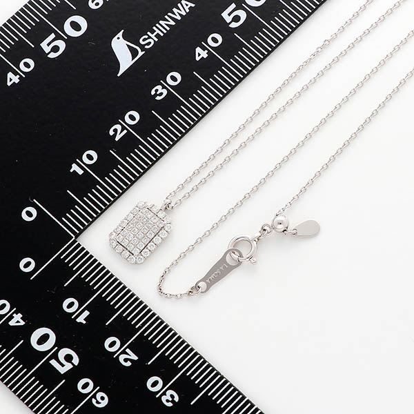 ホワイトゴールドネックレス