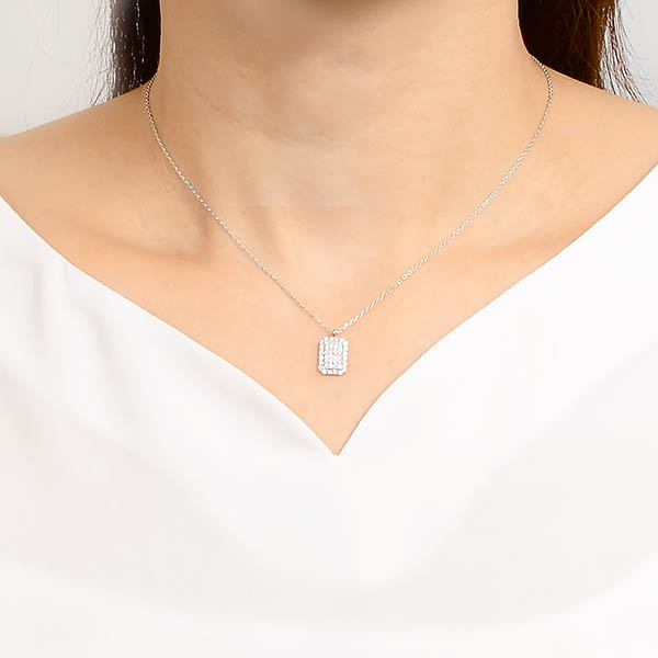 ホワイトゴールドネックレス