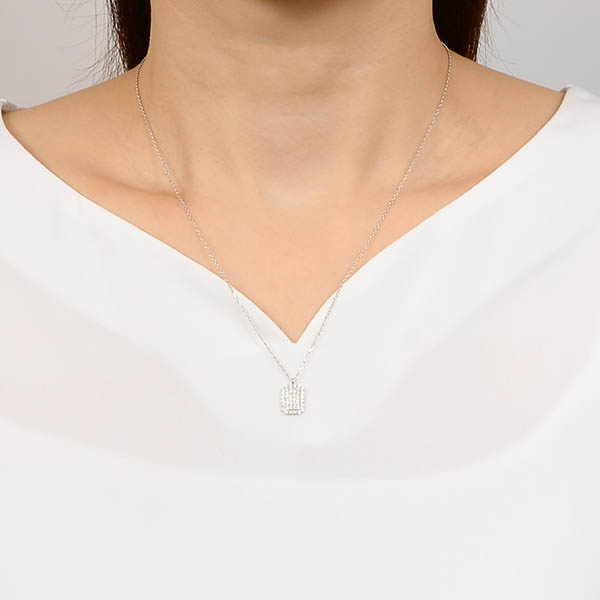 ホワイトゴールドネックレス