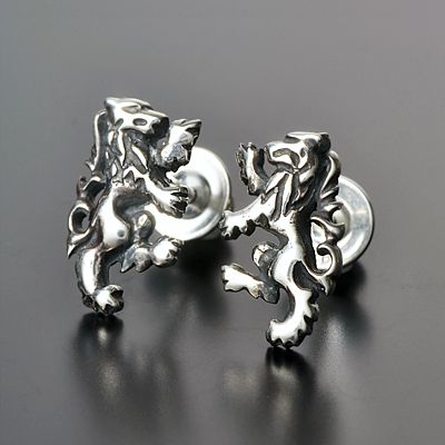 シルバースタッドピアス