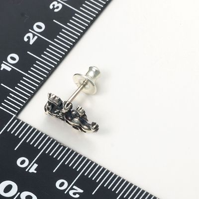 シルバースタッドピアス