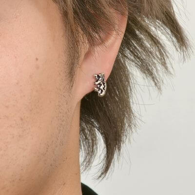 シルバースタッドピアス