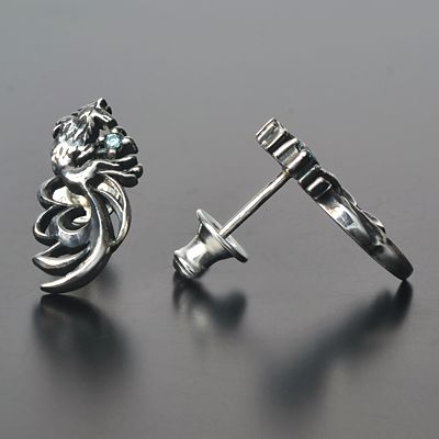 シルバースタッドピアス