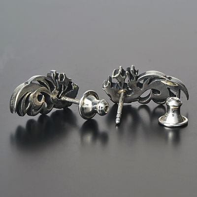 シルバースタッドピアス