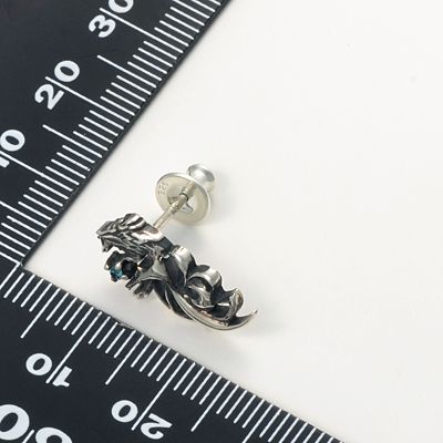 シルバースタッドピアス