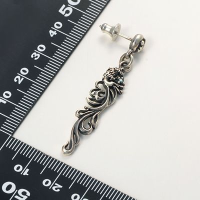 シルバースタッドピアス