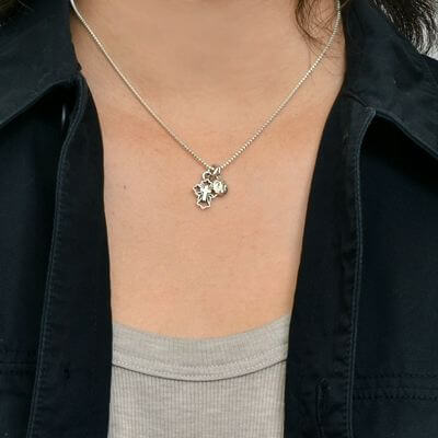 シルバーネックレス