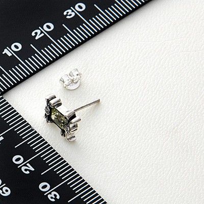 シルバースタッドピアス