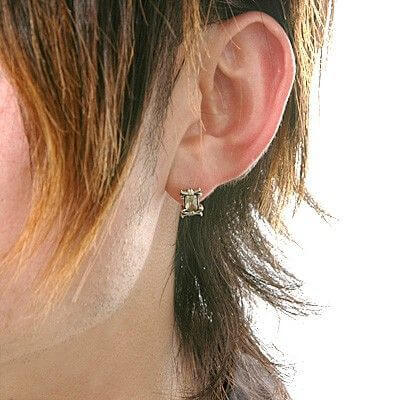 シルバースタッドピアス