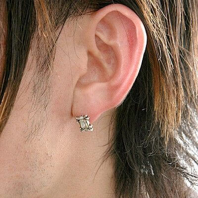 シルバースタッドピアス