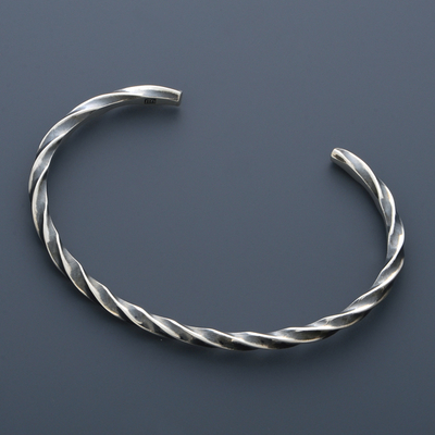 シルバーバングル