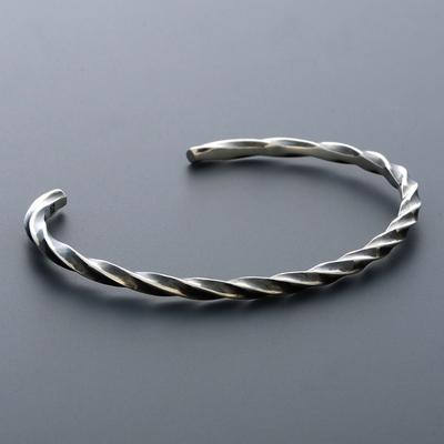 シルバーバングル