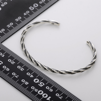 シルバーバングル