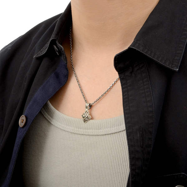 シルバーネックレス