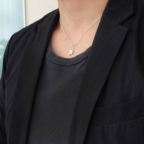 シルバーネックレス