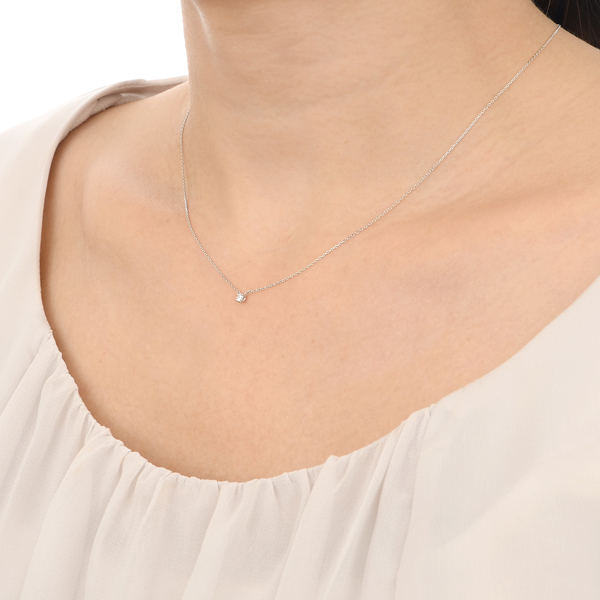 ホワイトゴールドネックレス