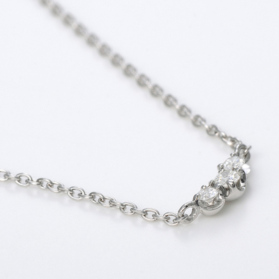 ホワイトゴールドネックレス