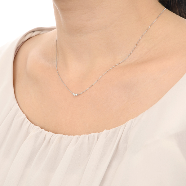 ホワイトゴールドネックレス