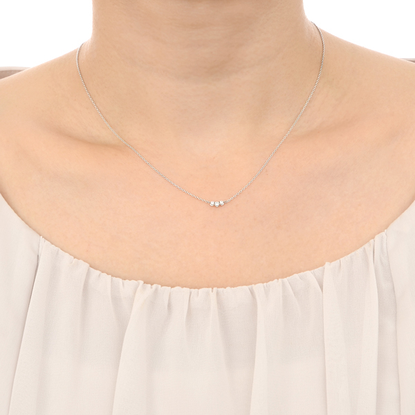 ホワイトゴールドネックレス