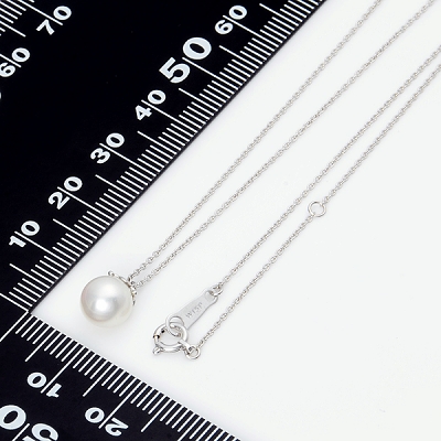 ホワイトゴールドネックレス