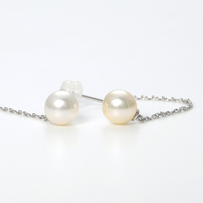 ホワイトゴールドピアス