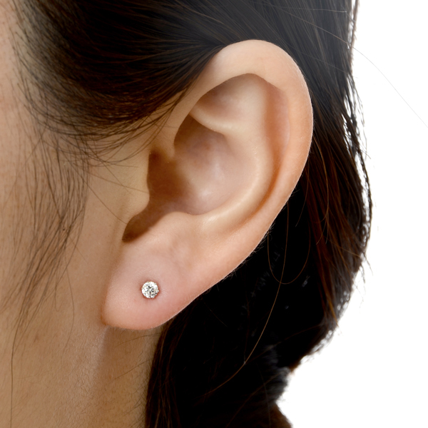 ホワイトゴールドピアス