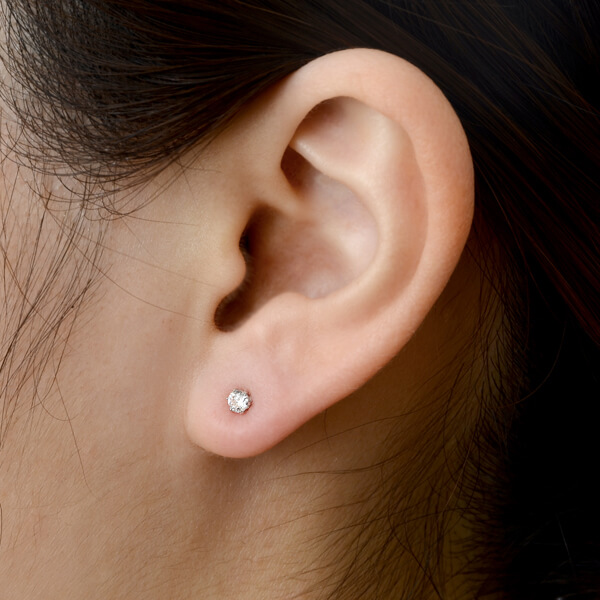 ホワイトゴールドピアス