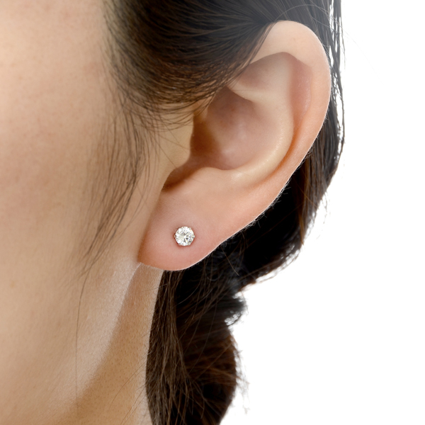 ホワイトゴールドピアス