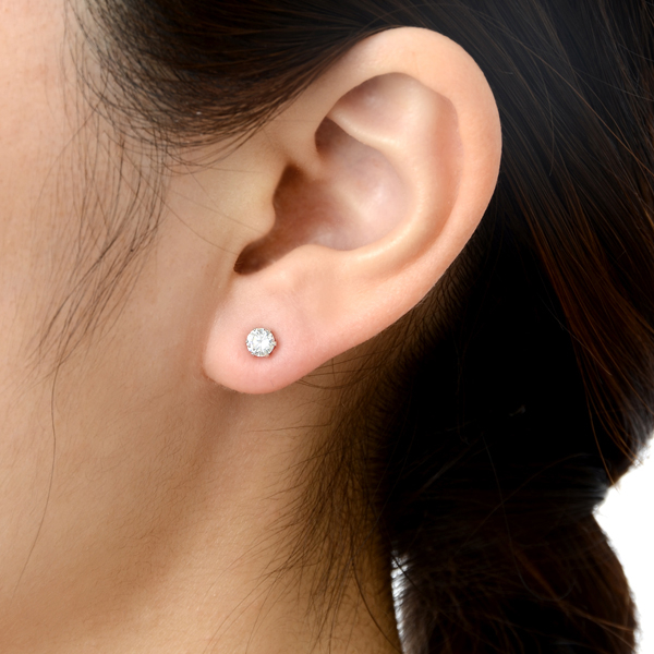 ホワイトゴールドピアス