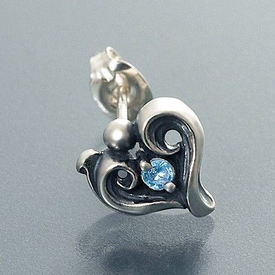 シルバースタッドピアス