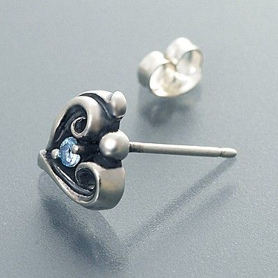 シルバースタッドピアス